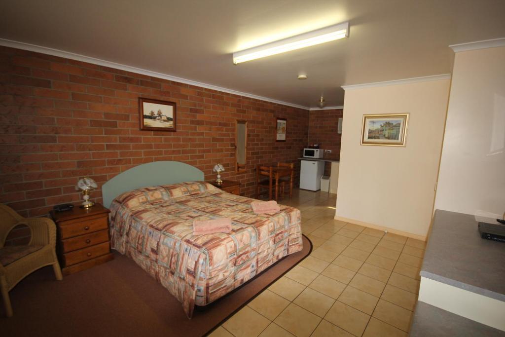 Rubyvale Motel & Holiday Units - An Adults Only Getaway Room photo