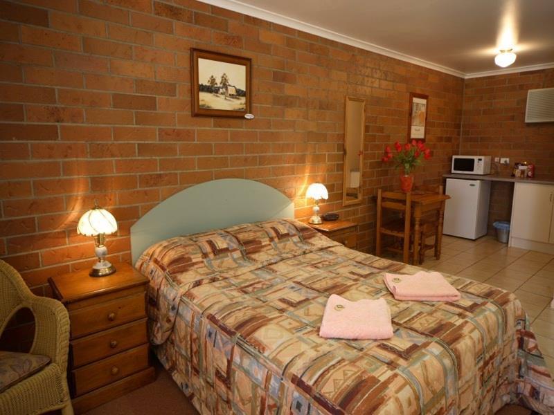 Rubyvale Motel & Holiday Units - An Adults Only Getaway Exterior photo