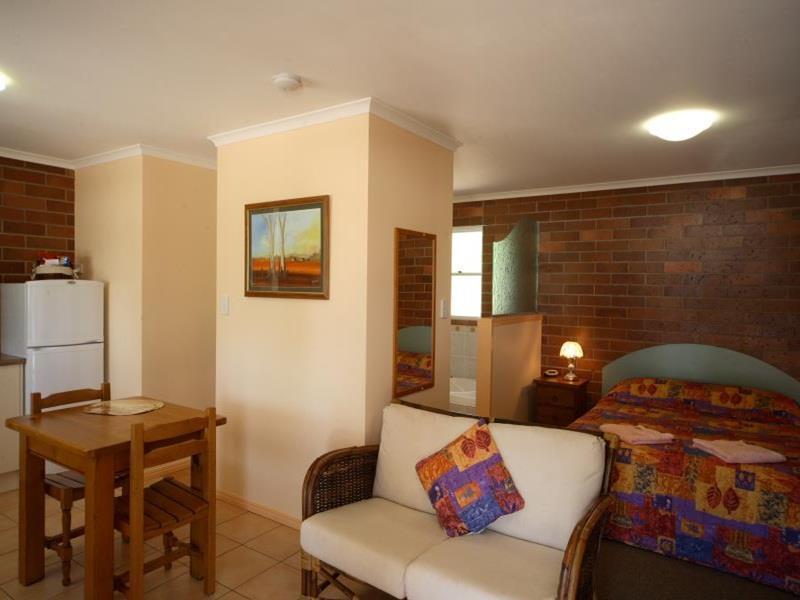 Rubyvale Motel & Holiday Units - An Adults Only Getaway Exterior photo